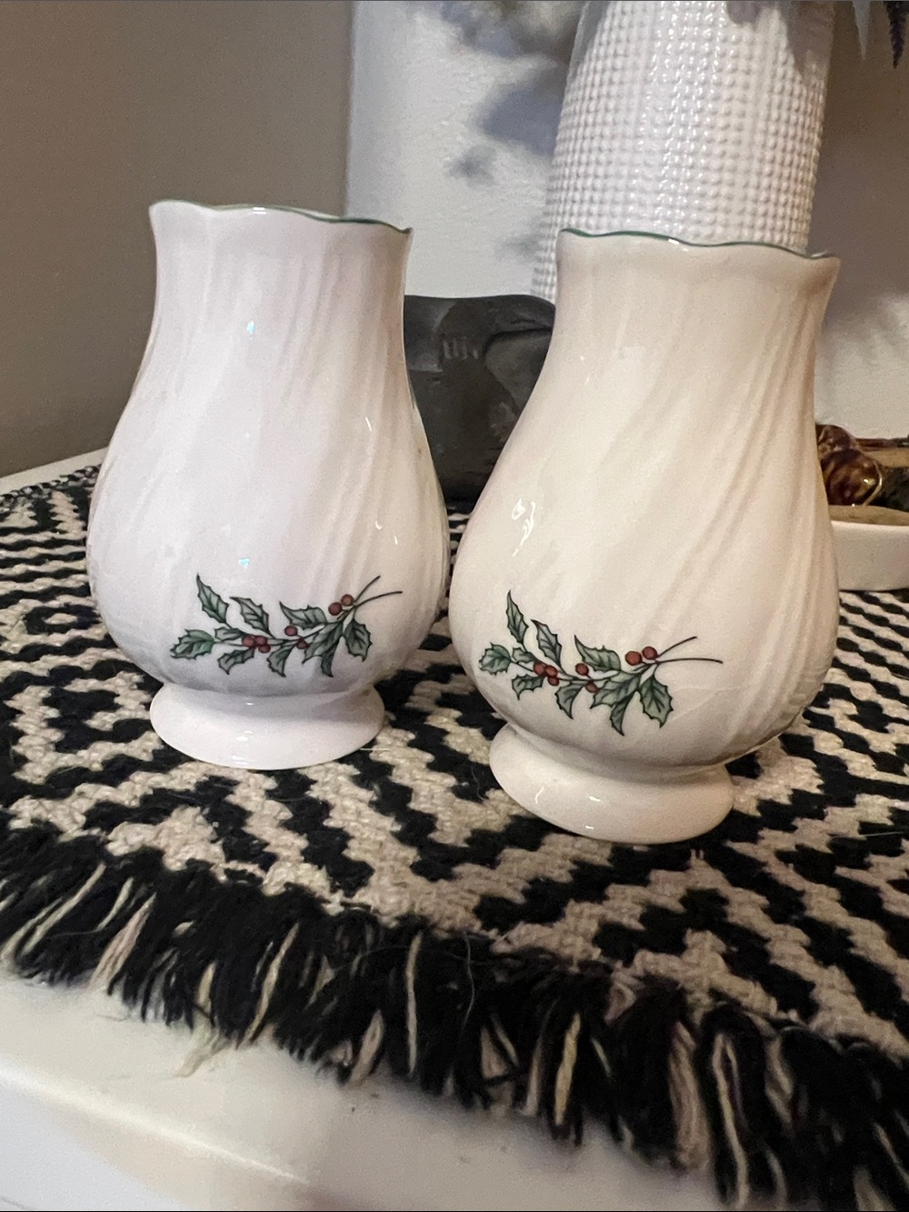 White Ceramic Holly Accent salt and pepper shakers- Set of 2